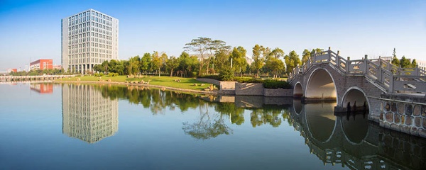 江蘇航運(yùn)職業(yè)技術(shù)學(xué)院：船舶與海洋工程學(xué)院簡介_副本.jpg